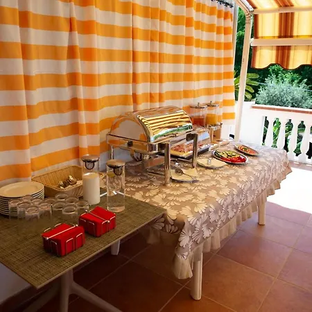 Esterita Bed & Breakfast 4*