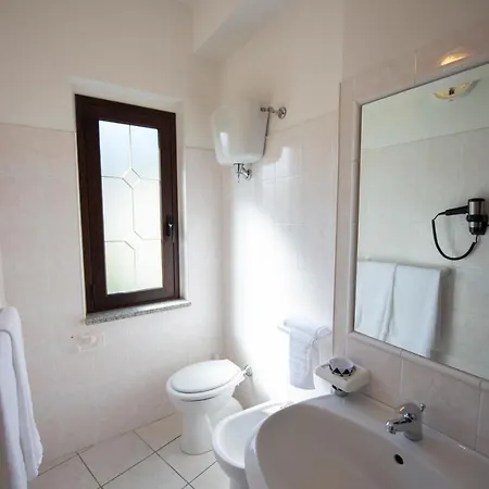 Esterita Couette-café Parghelia