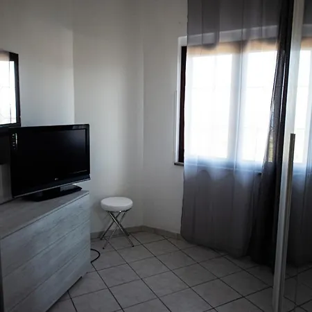 Esterita 4*