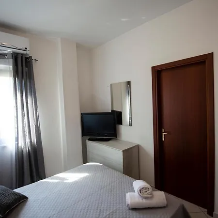 Esterita 4*