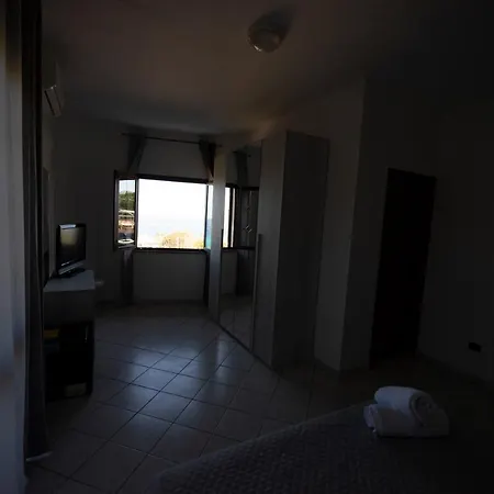 Esterita 4*