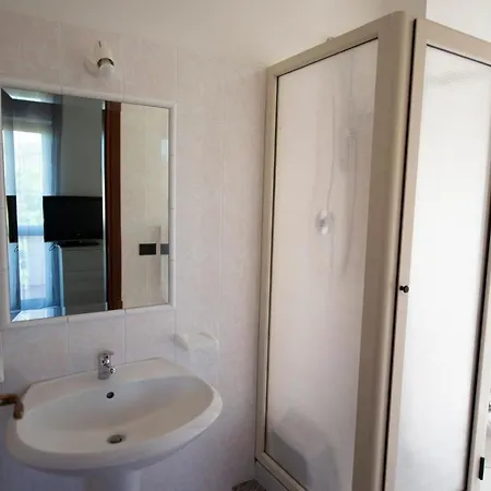 Esterita 4*