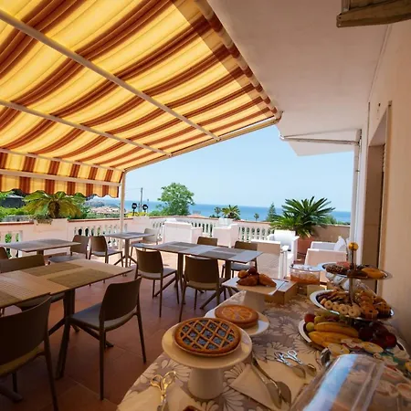 Esterita Couette-café 4*