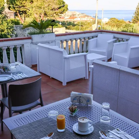 Esterita Couette-café 4*
